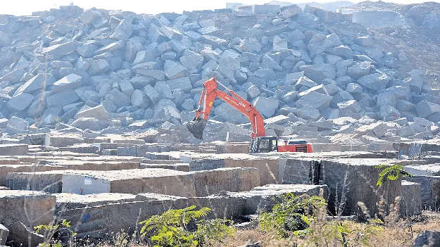 సంక్షోభంలో గ్రానైట్‌ పరిశ్రమ