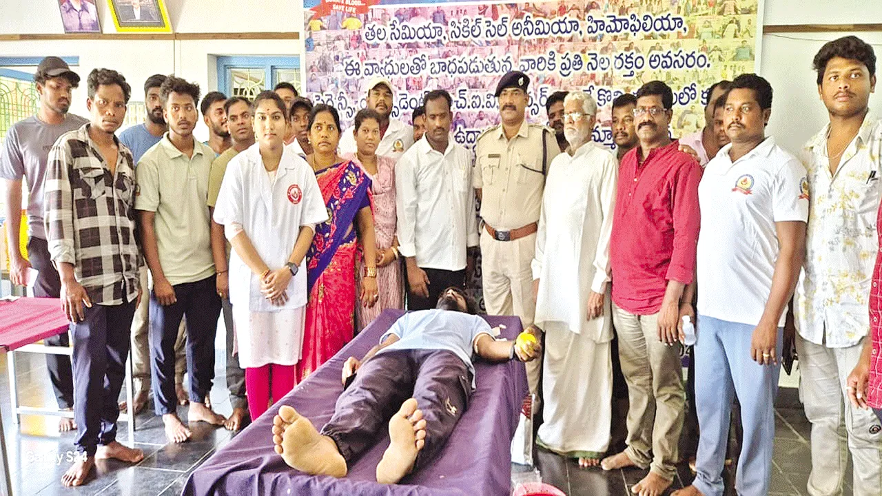 యువత రక్తదానం చేయాలి: డీఎస్పీ