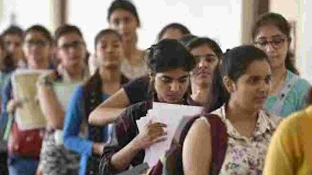 College Admissions: 1,18,525 మందికి ఇంజనీరింగ్‌ సీట్లు