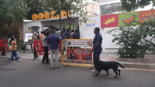 Delhi School Bomb Threat: ఢిల్లీ, బెంగళూరులో బడులకు బాంబు బెదిరింపులు