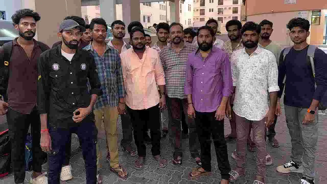 West Godavari Youth: దుబాయిలో ఏపీ యువకులకు కష్టాలు.. ఆంధ్రజ్యోతి కథనంతో సహాయం