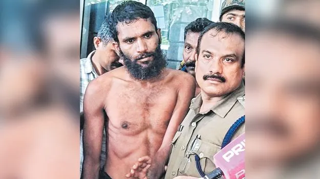 Kerala Jail Escape: ఒంటిచేత్తో 20 అడుగుల గోడ దూకి