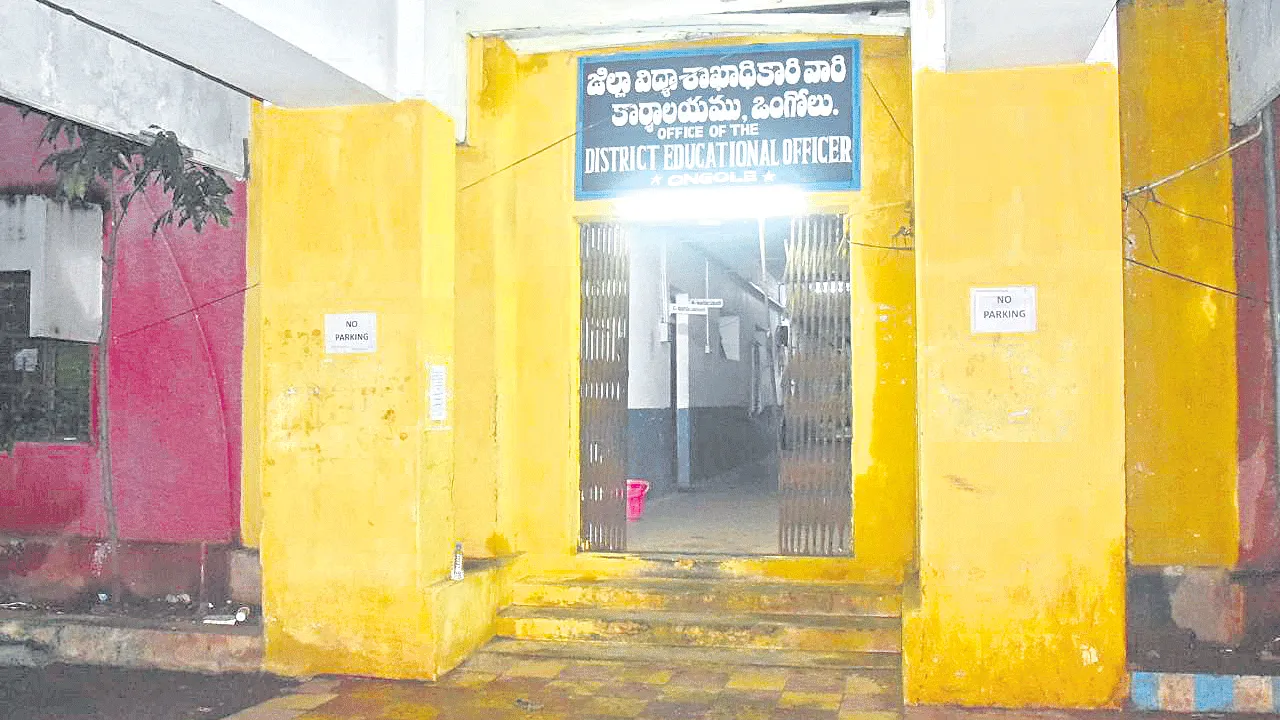 డబ్బులిస్తేనే గుర్తింపు