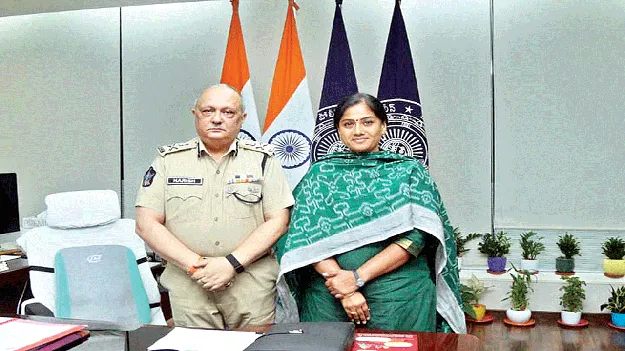 DGP meet: డీజీపీ దృష్టికి బ్లాక్‌మెయిల్‌ బాగోతం 