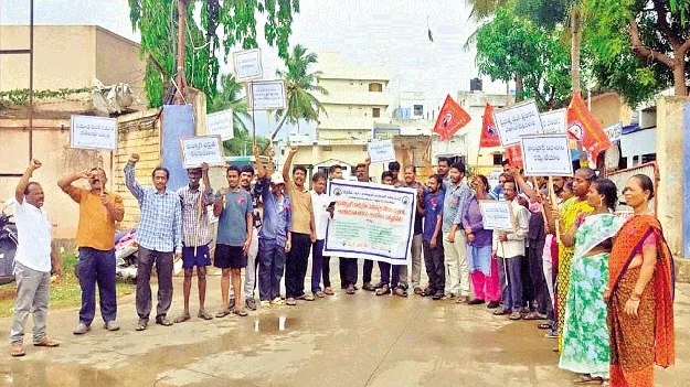 సమస్యలపై నిరసన గళం