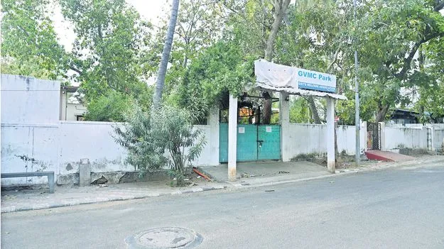 పార్కులు అన్యాక్రాంతం!