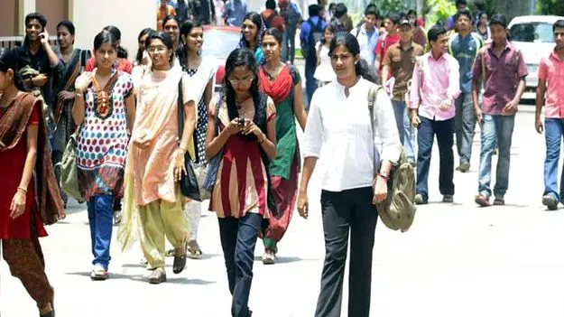 Engineering Colleges: ఇంజనీరింగ్‌లో పెరిగిన సీట్లు