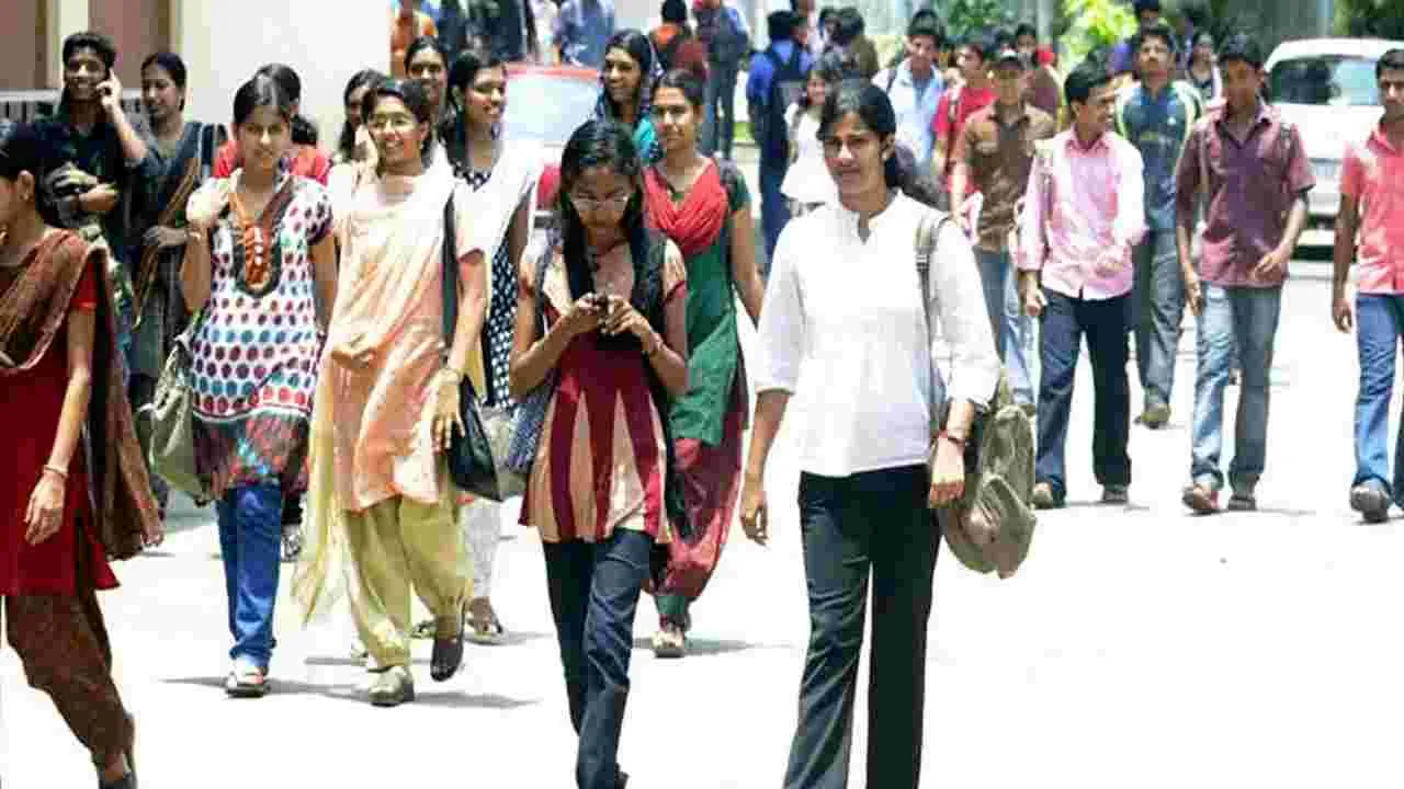 Engineering Colleges: ఇంజనీరింగ్‌లో పెరిగిన సీట్లు