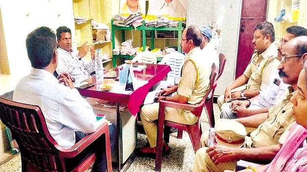 సారా ప్రభావిత గ్రామాలపై నిఘా ఉంచాలి