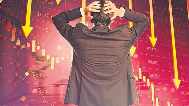 Sensex Fall: మార్కెట్లకు ట్రం పోటు