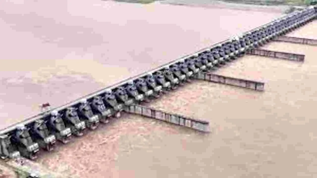 Polavaram Water Release: పెరుగుతున్న గోదావరి నీటిమట్టం