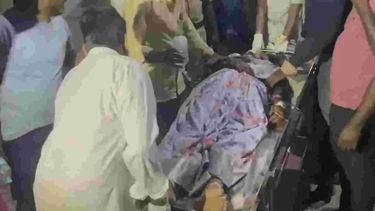 Tirumala Accident: వైకుంఠం క్యూకాంప్లెక్స్‌ పైనుంచి పడిన భక్తుడు  