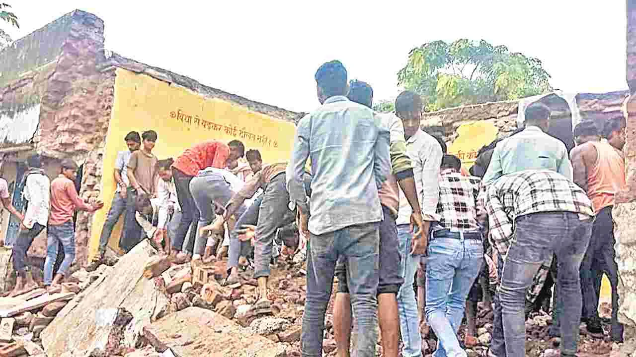 Rajasthan School Collapse: కుప్పకూలిన స్కూల్‌ భవనం