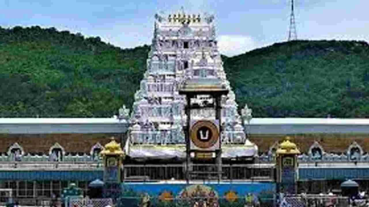 Tirumula: ఢిల్లీ శ్రీవారి ఆలయంలో అధికారుల అత్యుత్సాహం