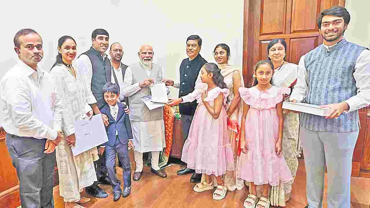 Family Meeting: ప్రధాని మోదీతో హెటిరో అధినేత పార్థసారథి భేటీ