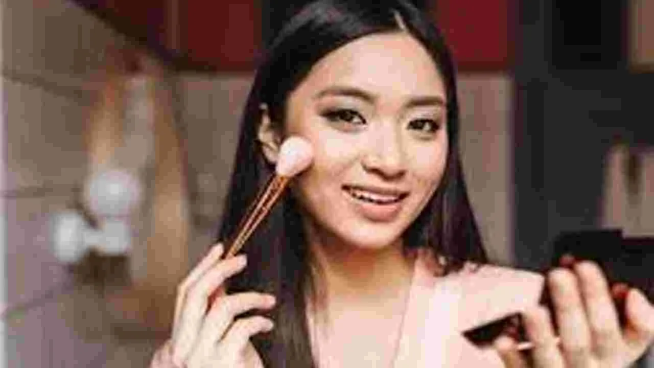 Glowing Skin Makeup: మెరుపుతీగలా మెరిసిపోవాలంటే... 