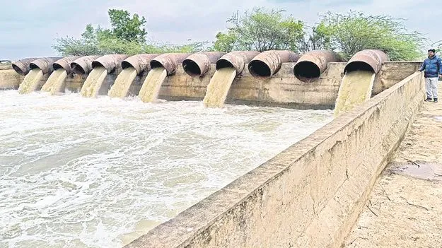 Handri Neeva Krishna Water: 7 పంపులు.. 2,532 క్యూసెక్కులు