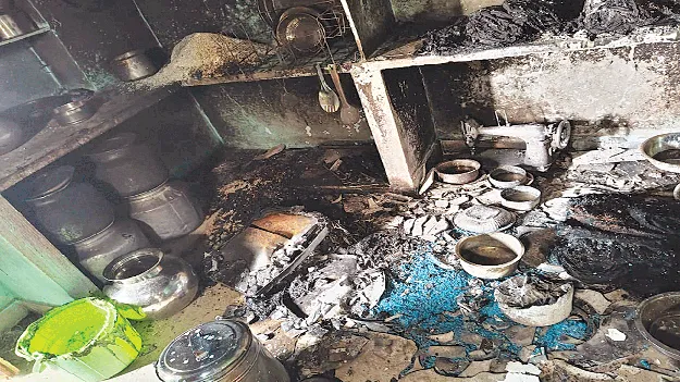 టిఫిన్‌ చేస్తుండగా గ్యాస్‌ లీక్‌