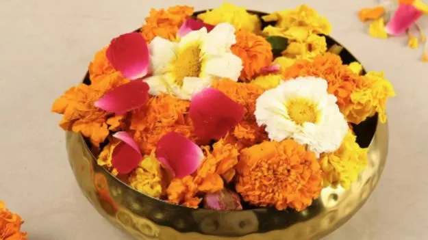 Pooja Tips: ఫ్రిజ్లో ఉంచిన పువ్వులను పూజించడానికి ఉపయోగించవచ్చా..