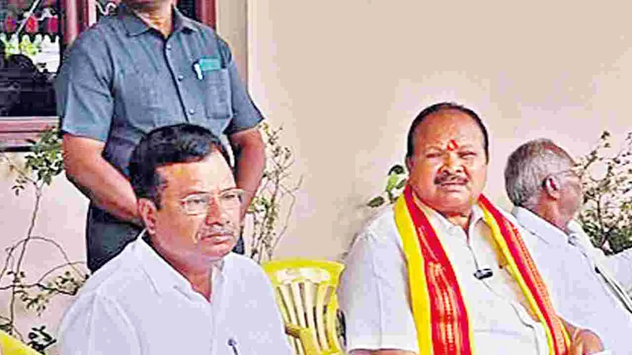  Former Minister Kanna: రాత్రి చంపి ఉదయాన్నే శవానికి దండేసినట్లుగా..