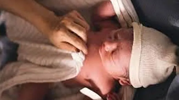 Surrogacy Scam Unfolds: కన్నవారం కాదని వారు వదిలేశారు.. కన్నవారేమో కటకటాల్లో! 