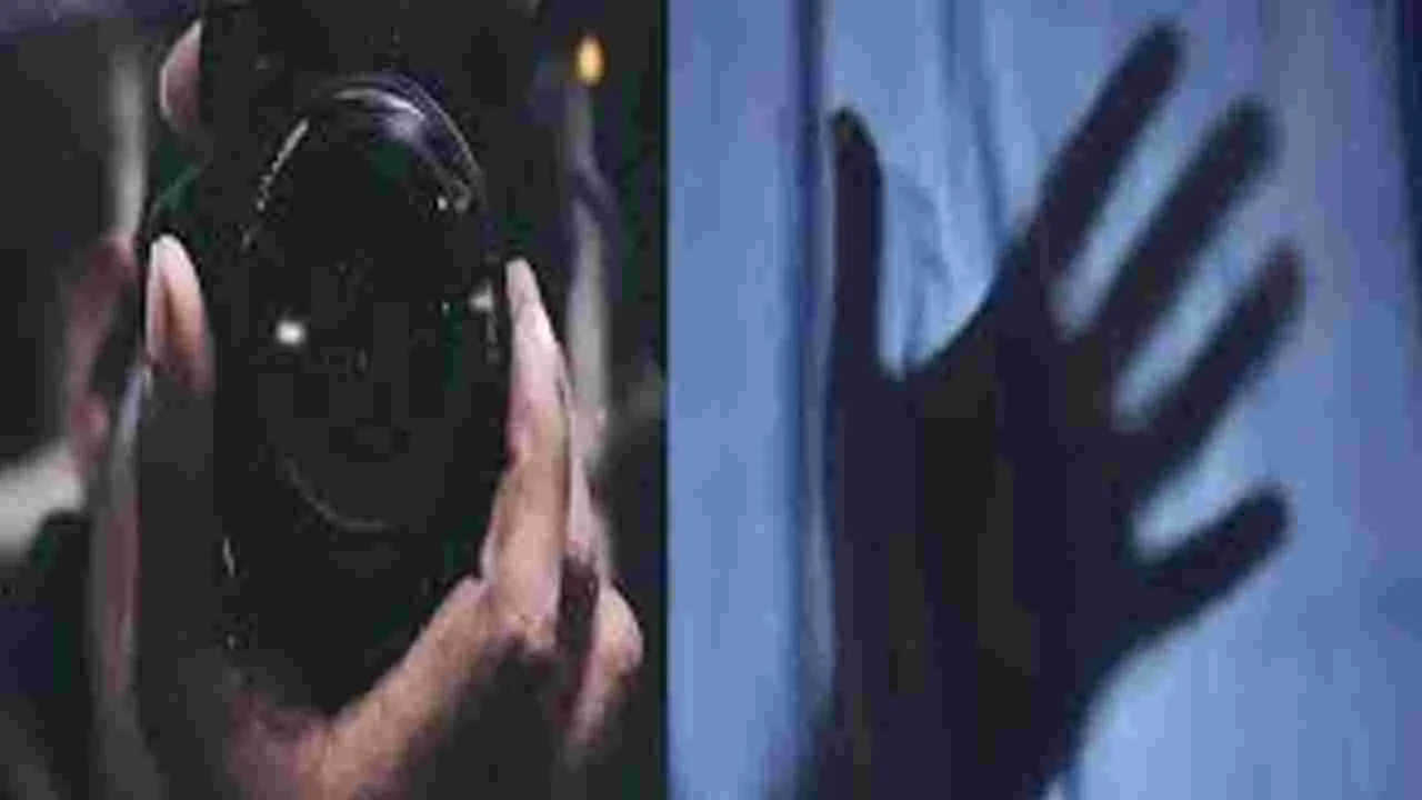 Husband Blackmails Wife: భార్య స్నానం చేస్తుండగా వీడియోలు తీసి..