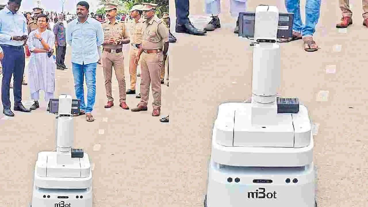 Puducherry Coastal Patrol: సముద్రతీర గస్తీకి రోబోలు