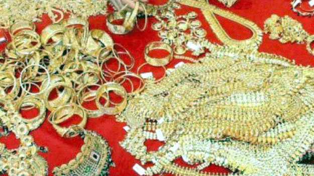 తక్కువ ధరకే బంగారమంటూ మోసం!