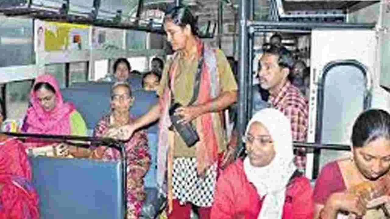 Free Bus Scheme: ఉచిత బస్సు థీమ్‌తో ఆర్టీసీ శకటం