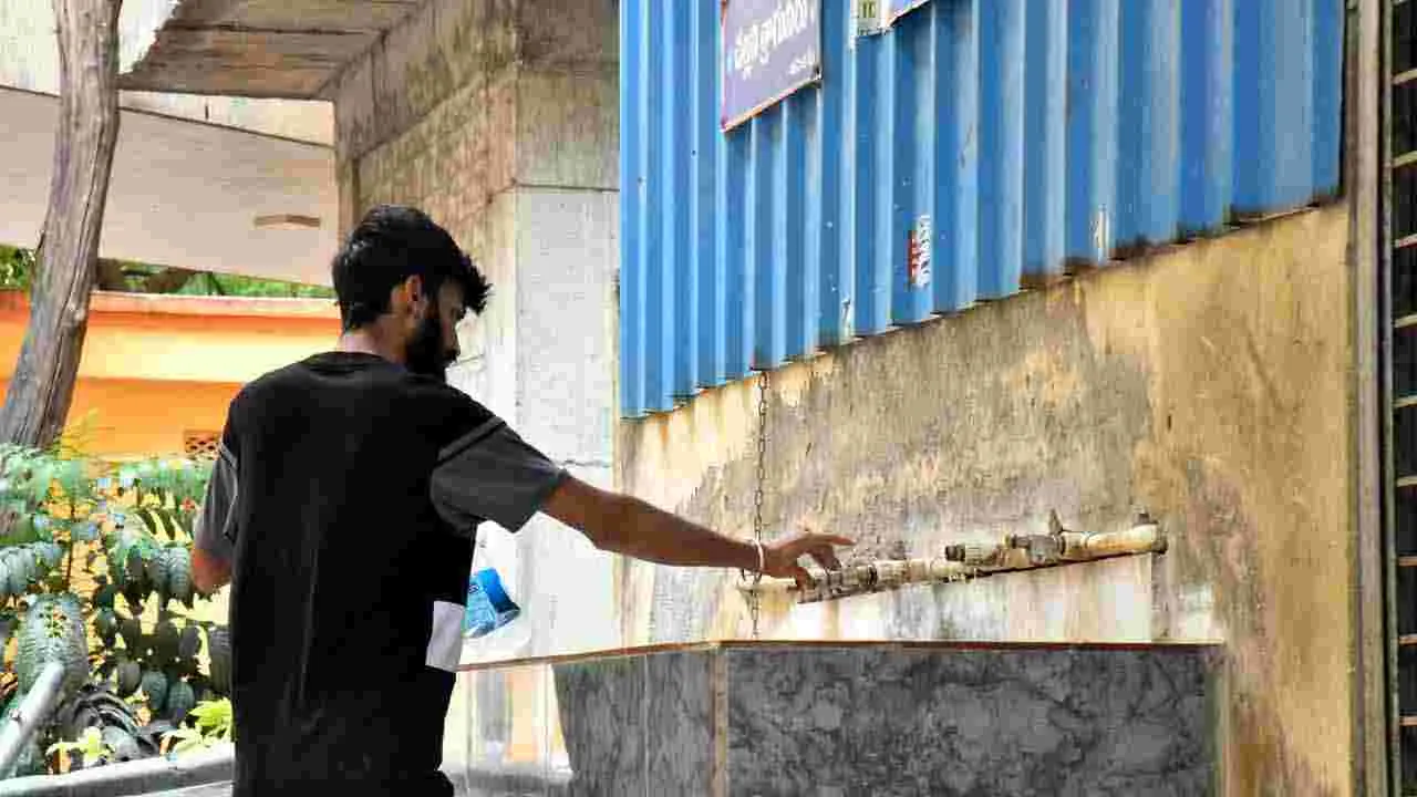 Gandhi Hospital:హే మహాత్మా.. గాంధీ ఆసుపత్రిలో నీళ్లు కట కట
