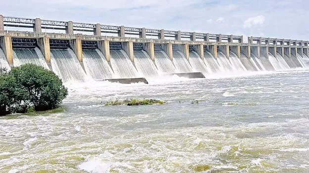 Godavari Floods: వరద జలాలతో గోదావరి పరవళ్లు