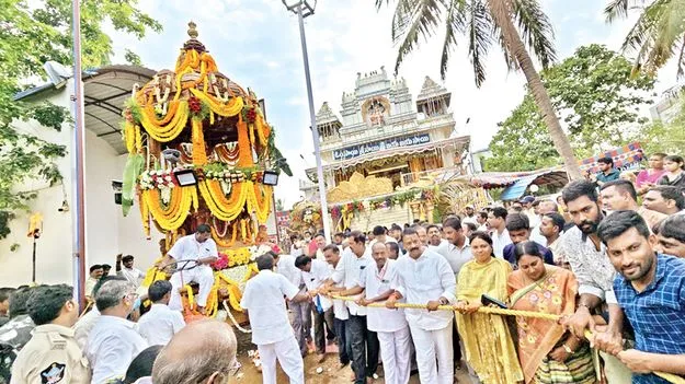 భక్తిశ్రద్ధలతో గురు పౌర్ణమి