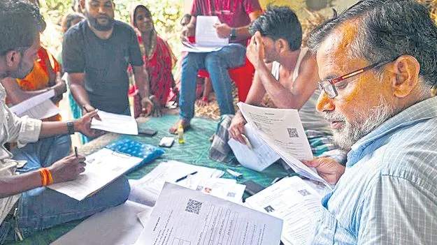 Bihar Voter List Revision: ఆధార్, ఓటర్ ఐడీ, రేషన్ కార్డుగుర్తింపు కోసమే..