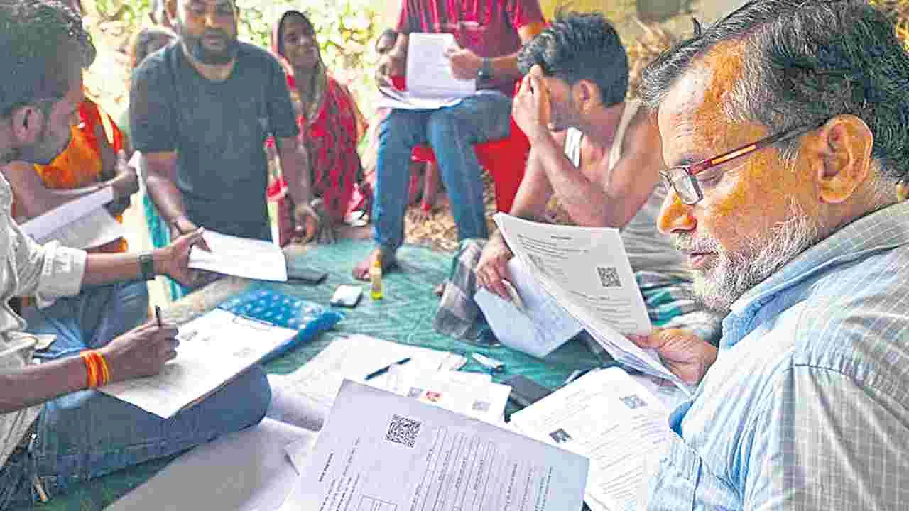 Bihar Voter List Revision: ఆధార్‌, ఓటర్‌ ఐడీ, రేషన్‌ కార్డుగుర్తింపు కోసమే..