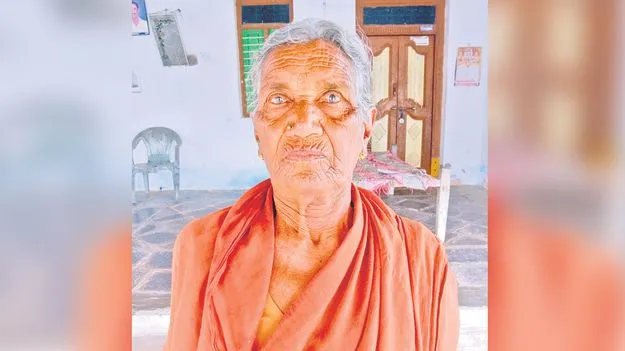 Property Dispute: ఆస్తులు పంచుకున్నారు.. అమ్మను వదిలేశారు