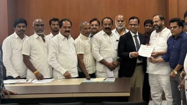 Telangana Government: ఏడుగురు అధికారుల వల్లే ఉద్యోగులు సర్కారు మధ్య దూరం