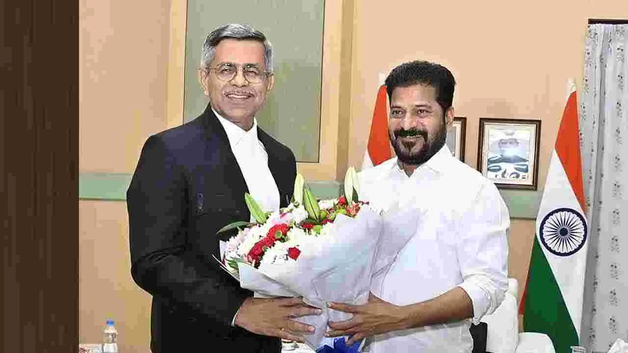 రాజ్‌భవన్‌లో జస్టిస్ అపరేష్ కుమార్ సింగ్ ప్రమాణ స్వీకారం