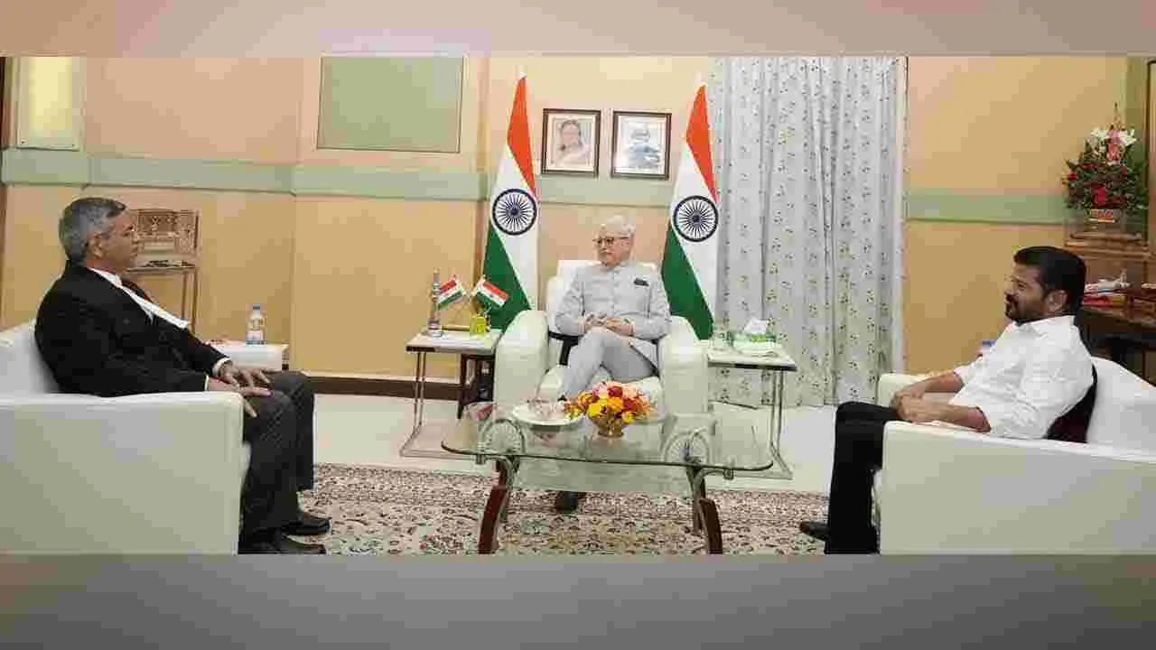 రాజ్‌భవన్‌లో జస్టిస్ అపరేష్ కుమార్ సింగ్ ప్రమాణ స్వీకారం