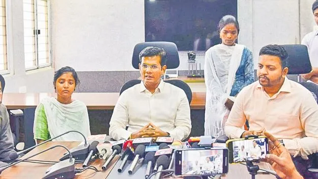 Collector Dinesh Kumar: పీ4లో మార్గదర్శిగా అల్లూరి కలెక్టర్‌ 