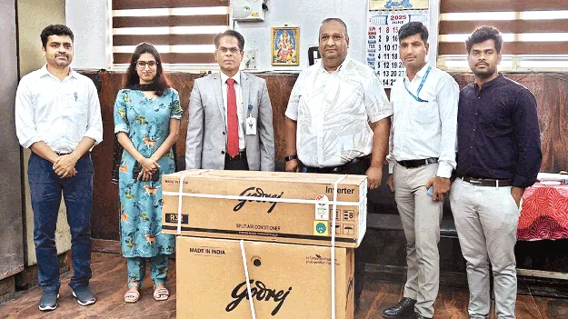 పెద్దాసుపత్రికి మూడు ఏసీలు విరాళం 