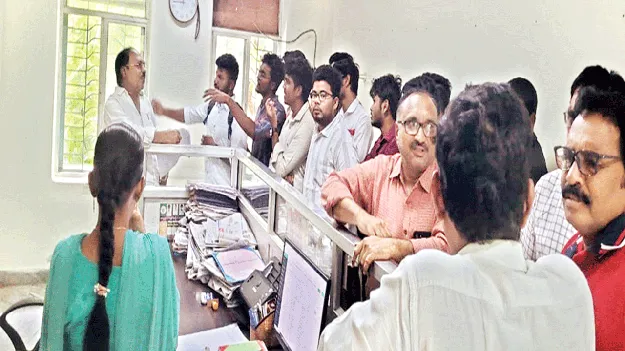 ‘నాలెడ్జ్‌’ సెంటర్‌ ఏర్పాటుపై వివాదం