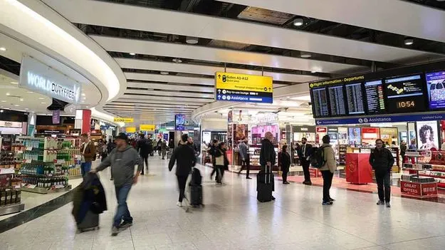 Heathrow Outrage: భారతీయులపై బ్రిటన్ మహిళ ఫైర్.. అందరినీ డిపోర్టు చేయాలంటూ డిమాండ్‌