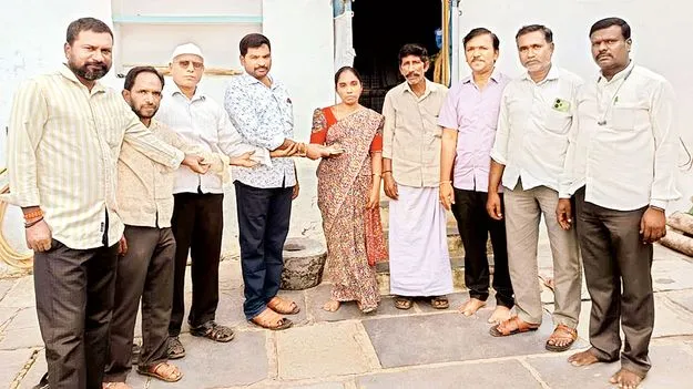 స్నేహితుడి కుటుంబానికి చేయూత