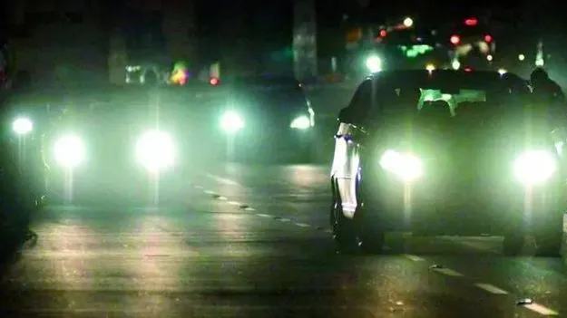 High Beam Headlights Danger: యాక్సిడెంట్లకు హెడ్‌లైట్లూ కారణమే