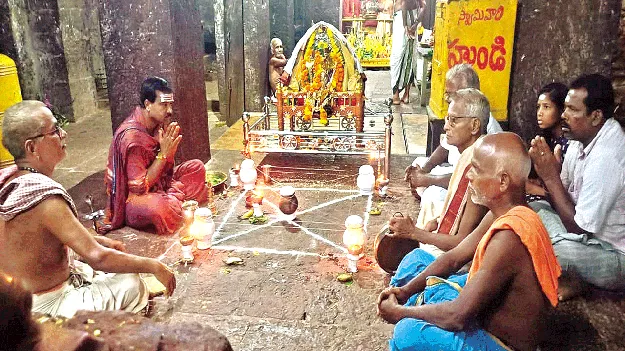 శీముఖలింగేశ్వరాలయంలో శాంతిహోమం