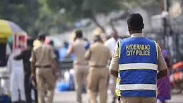 Police Raids: హైదరాబాద్లో పోలీసుల ఆకస్మిక తనిఖీలు