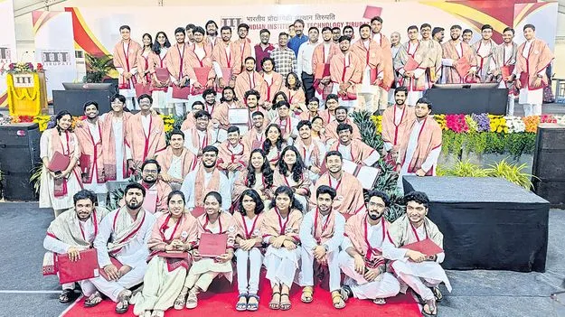 IIT: సృజనాత్మకతతో ముందుకు సాగండి