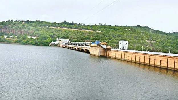 శ్రీశైలం జలాశయానికి వరద 