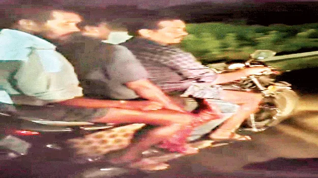 కాలు నరికి.. ఊరంతా తిరిగి..