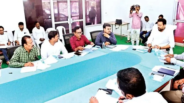 విశాఖ తరహాలో నగరాన్ని తీర్చిదిద్దుదాం